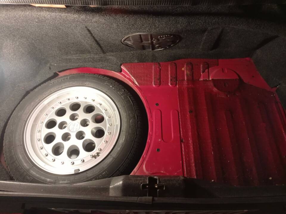 Image 50/51 of Alfa Romeo 75 1.8 Turbo (1991)