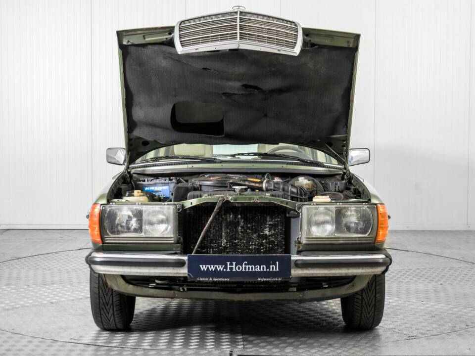 Afbeelding 39/50 van Mercedes-Benz 200 T (1982)