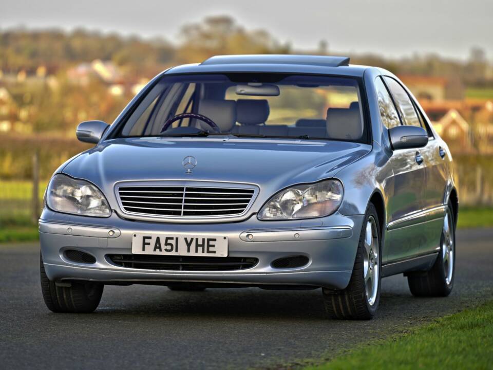 Image 3/50 de Mercedes-Benz S 500 L (2001)