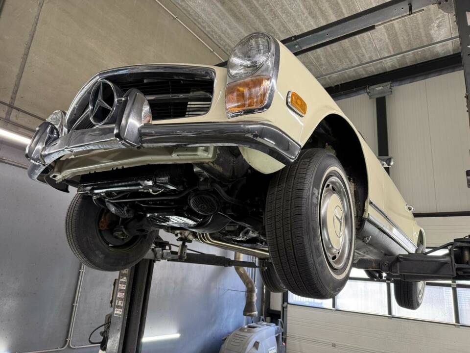 Image 41/48 of Mercedes-Benz 280 SL (1970)