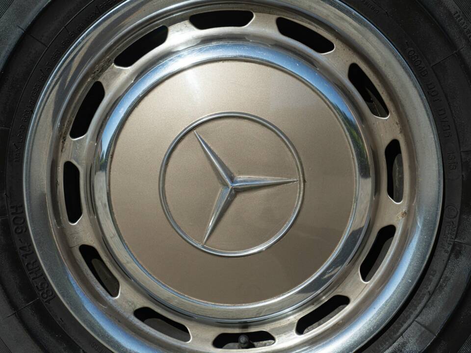 Image 32/50 of Mercedes-Benz 280 SL (1969)