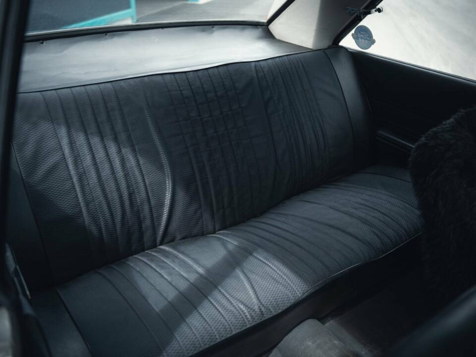 Image 8/15 of Ford 17m 2000S (1969)