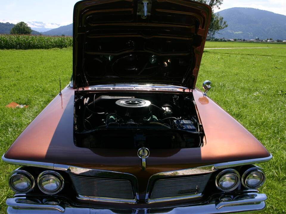 Image 17/20 of Imperial Crown Sedan (1962)