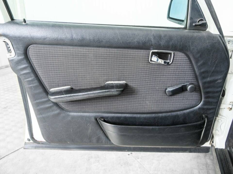 Bild 27/50 von Mercedes-Benz 230 TE (1984)