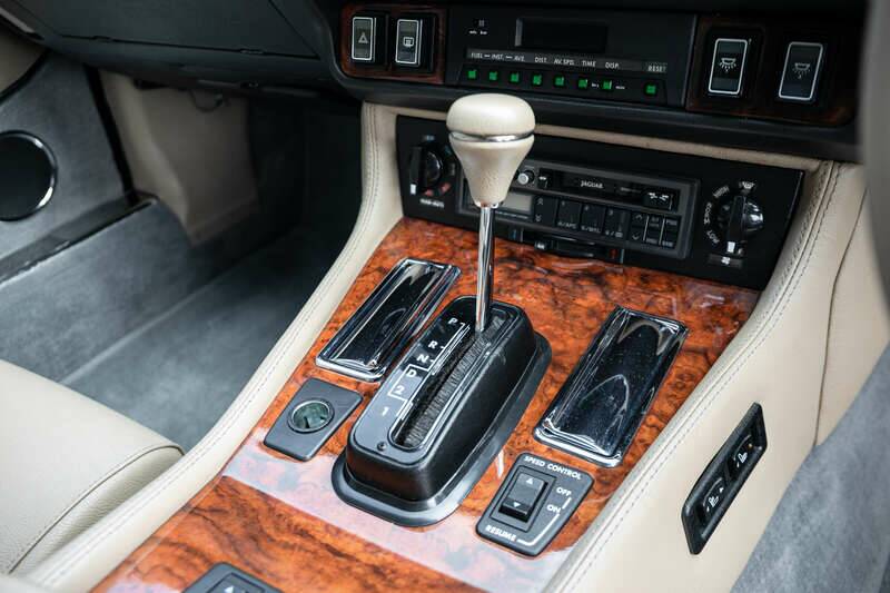 Image 22/36 of Jaguar XJR-S V12 Le Mans (1988)