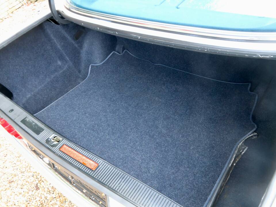 Bild 20/50 von Mercedes-Benz 380 SEL (1983)