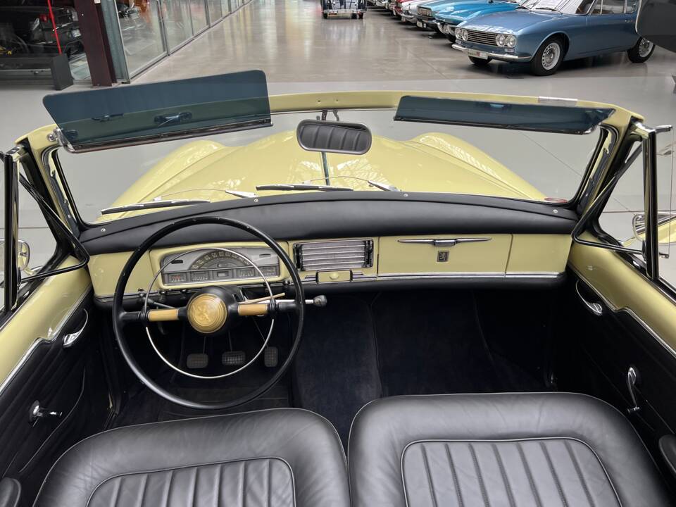 Bild 21/31 von Peugeot 403 Cabriolet (1957)