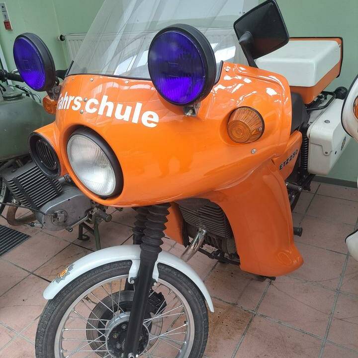 Bild 1/20 von MZ DUMMY (1986)