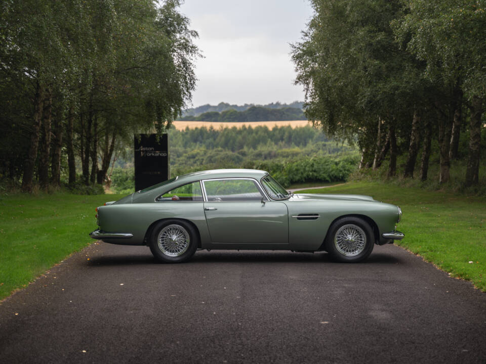 Image 4/64 de Aston Martin DB 4 (1961)