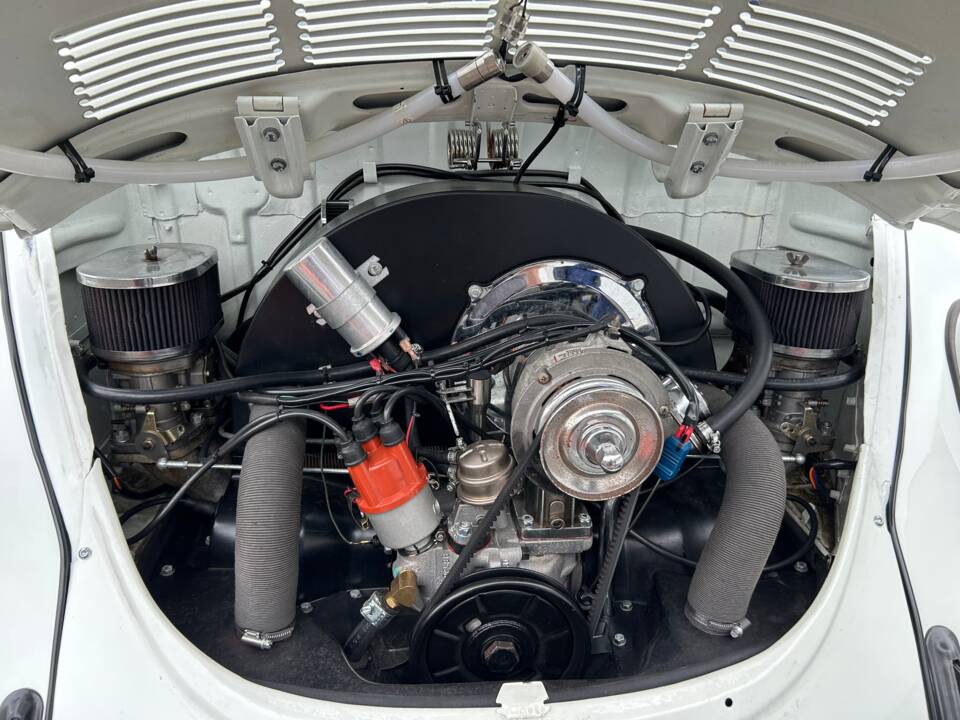 Image 26/28 of Volkswagen Coccinelle 1600 (1970)