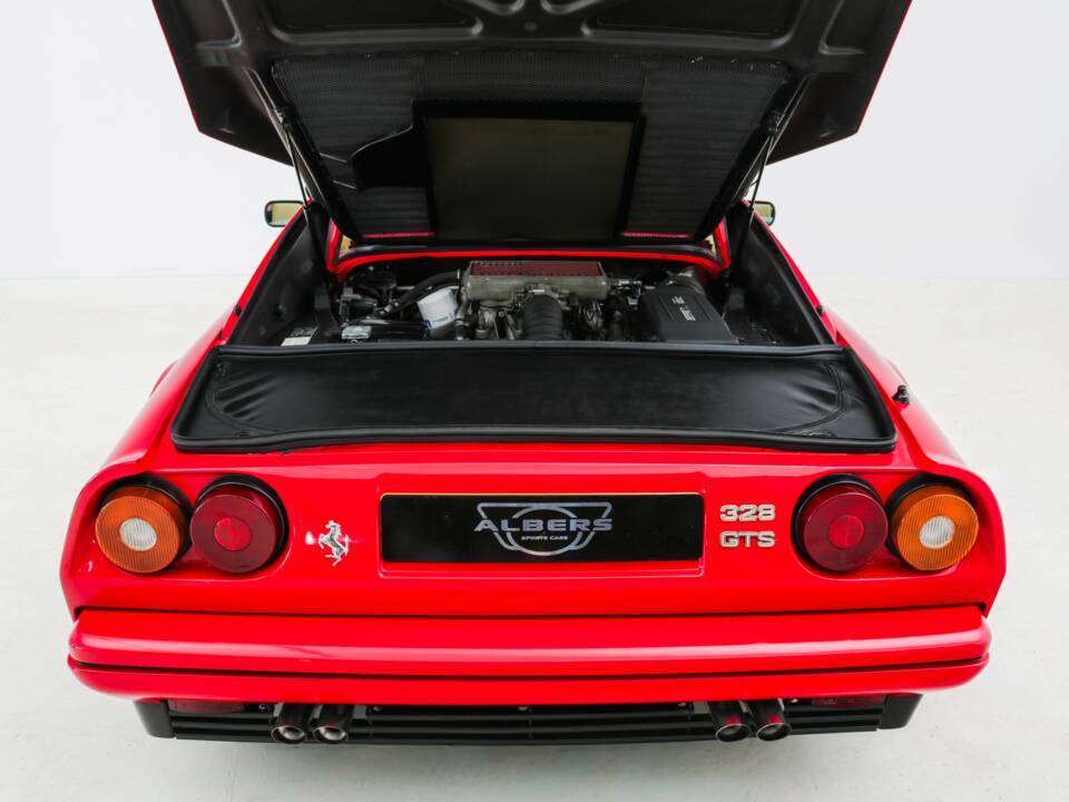 Image 16/20 of Ferrari 328 GTS (1986)