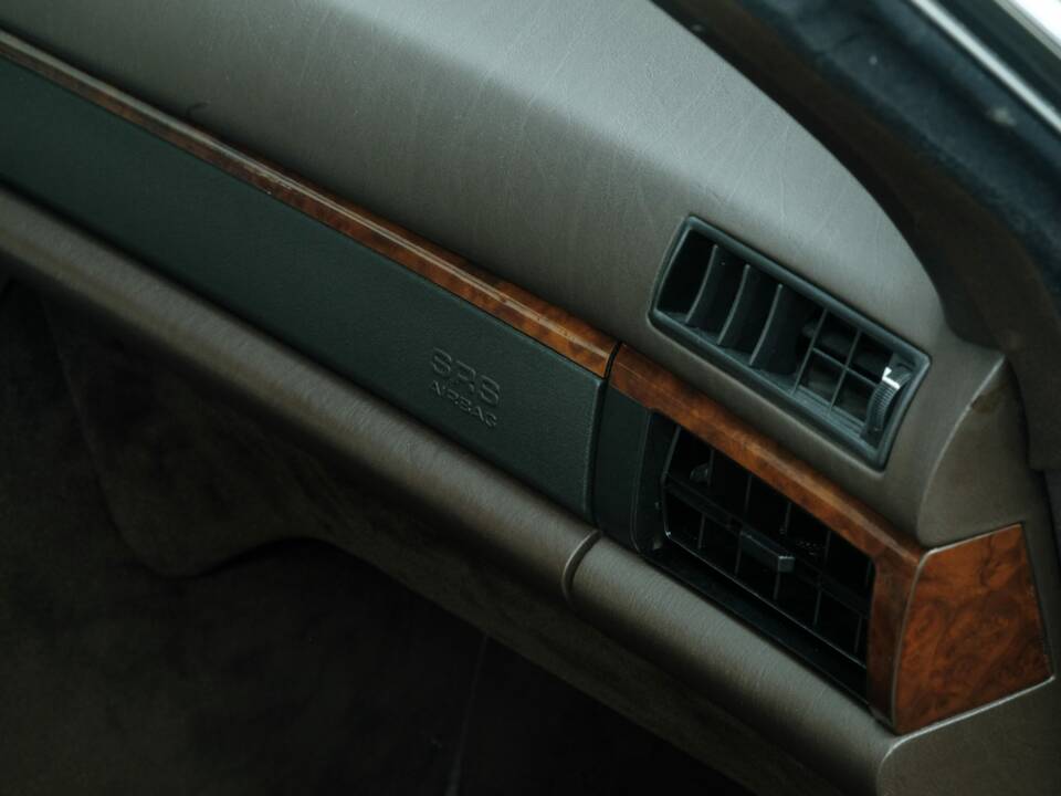 Image 27/50 of Mercedes-Benz 420 SEC (1989)