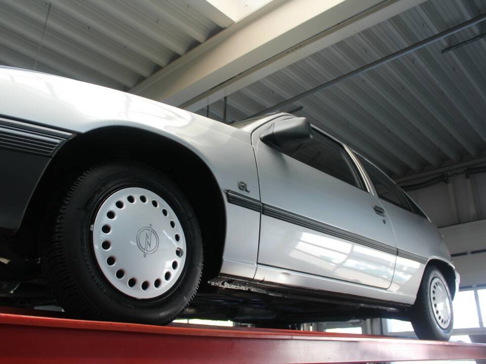 Image 13/50 of Opel Kadett 2,0i GSi (1988)