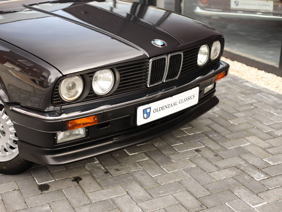 Immagine 62/81 di BMW 325i (1987)