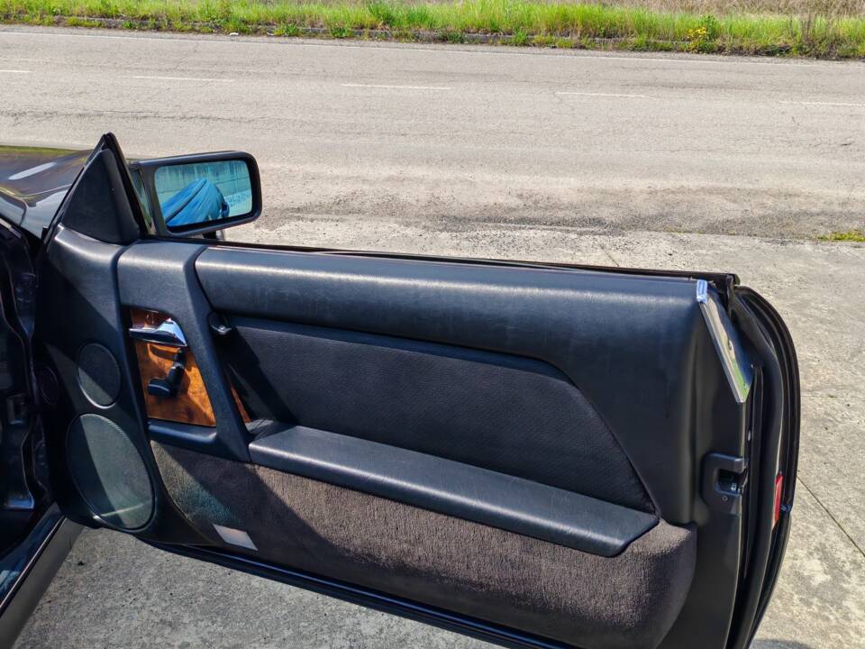 Image 35/42 of Mercedes-Benz 300 SL-24 (1992)