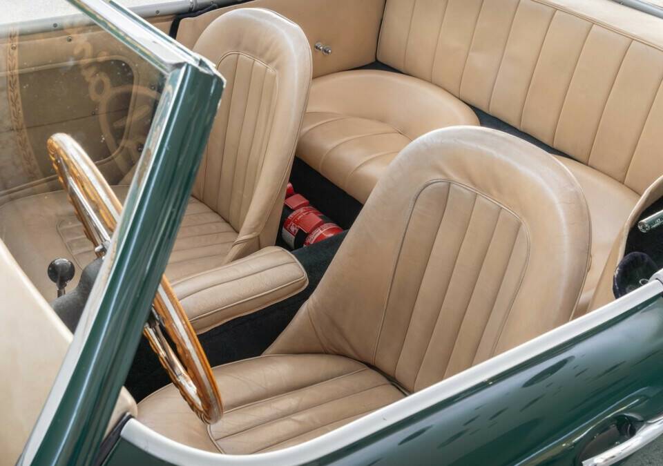 Image 22/27 of Austin-Healey 3000 Mk II (BN7) (1961)