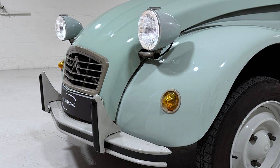 Image 8/38 of Citroën 2 CV 6 (1982)