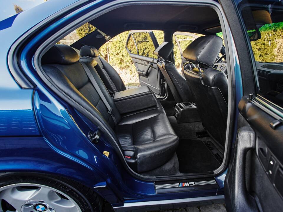 Bild 12/18 von BMW M5 (1992)