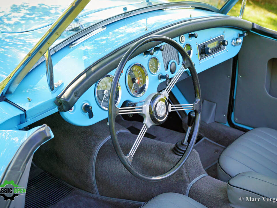 Image 7/46 of MG MGA 1500 (1957)