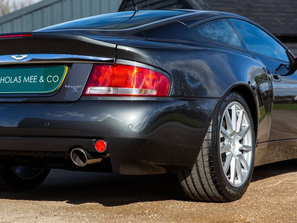 Image 40/92 of Aston Martin V12 Vanquish S (2007)