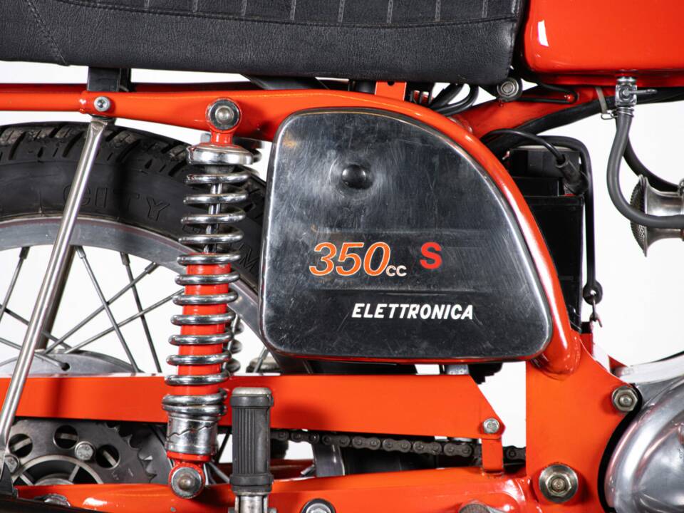Image 36/50 of MV Agusta 350 S (1972)