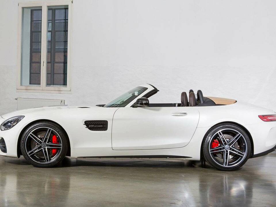 Image 2/20 of Mercedes-AMG GT C (2018)