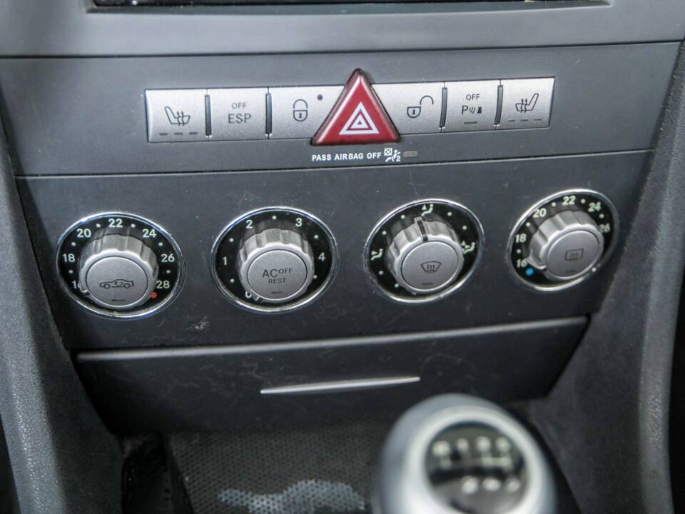 Immagine 29/50 di Mercedes-Benz SLK 200 Kompressor (2004)