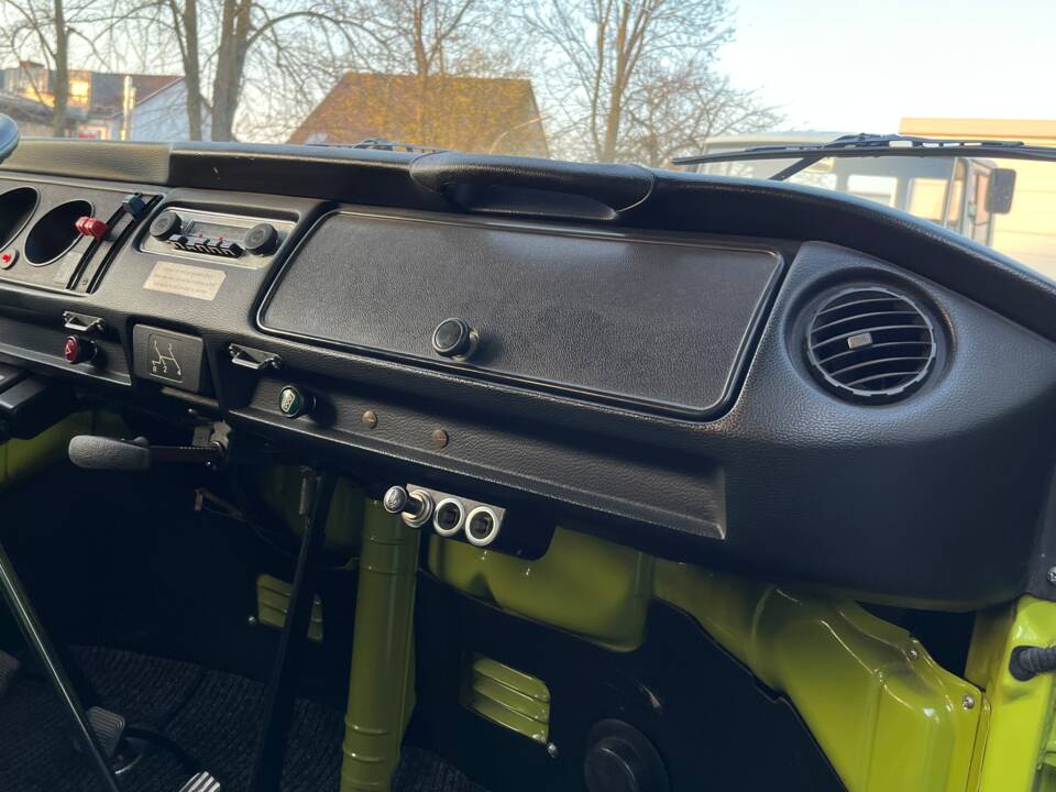 Image 17/57 of Volkswagen T2b Westfalia (1978)