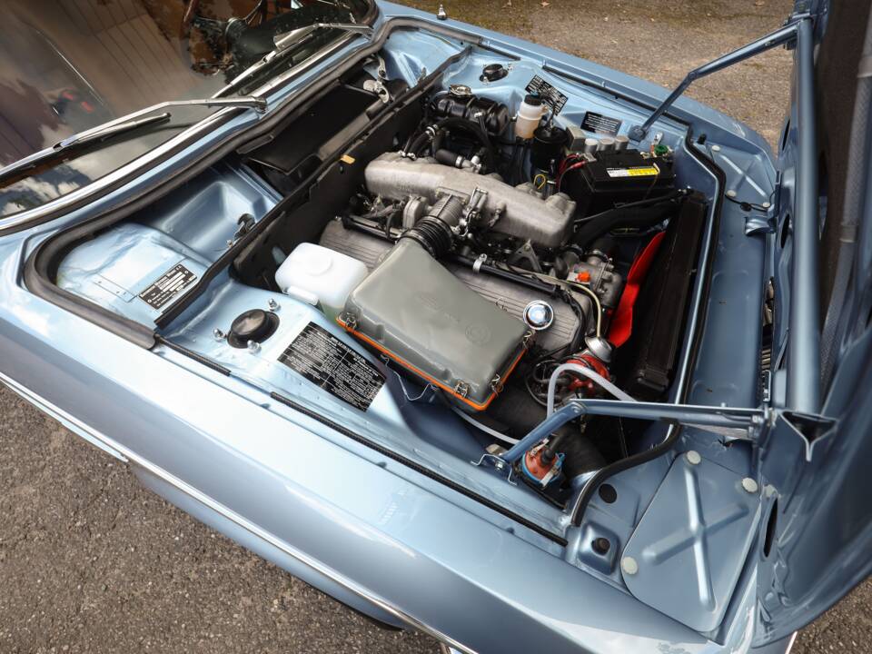 Image 20/73 of BMW 3.0 CSi (1973)