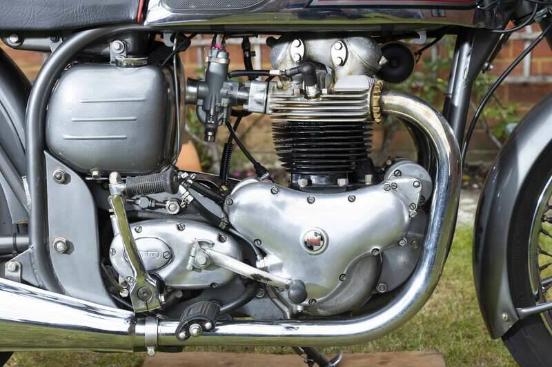 Immagine 6/34 di Norton Dominator 99 (1956)