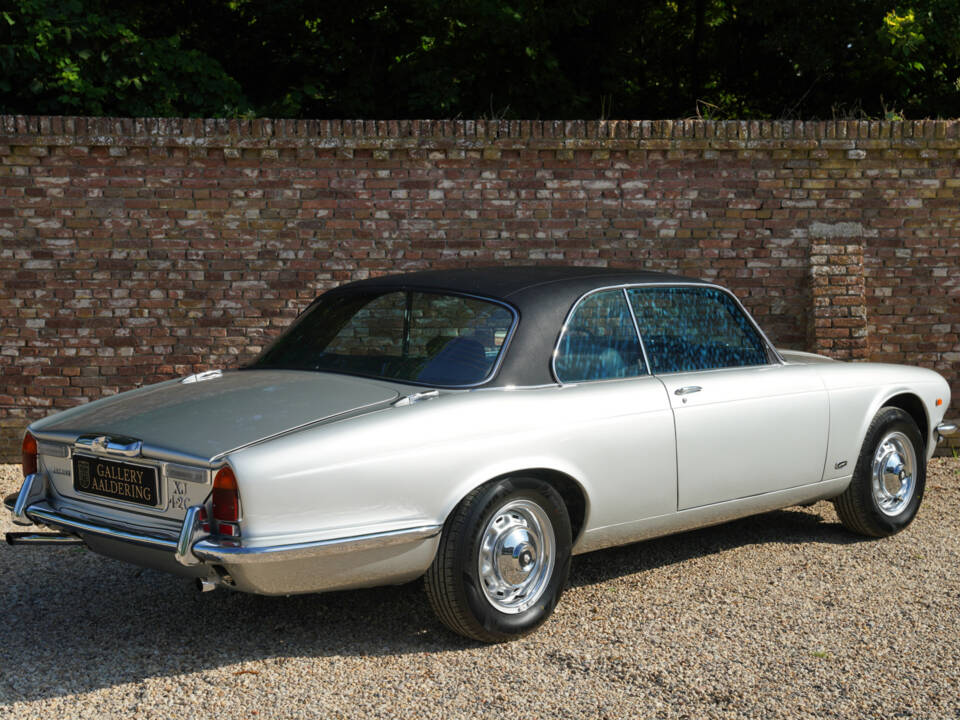 Bild 27/50 von Jaguar XJ 6 C 4.2 (1975)