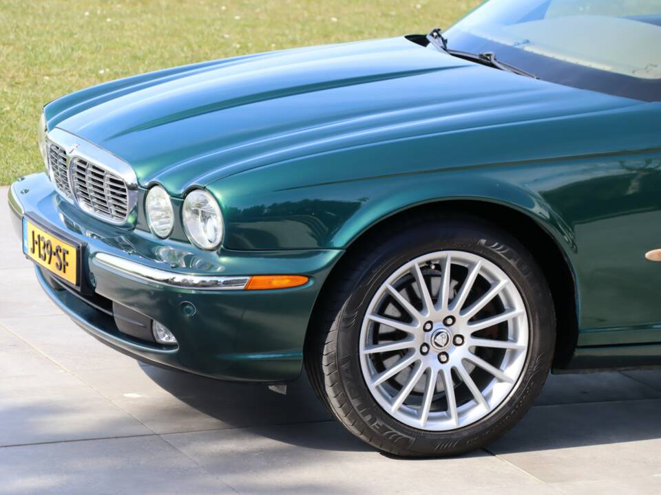 Imagen 32/50 de Jaguar XJ 8 4.2 (2006)