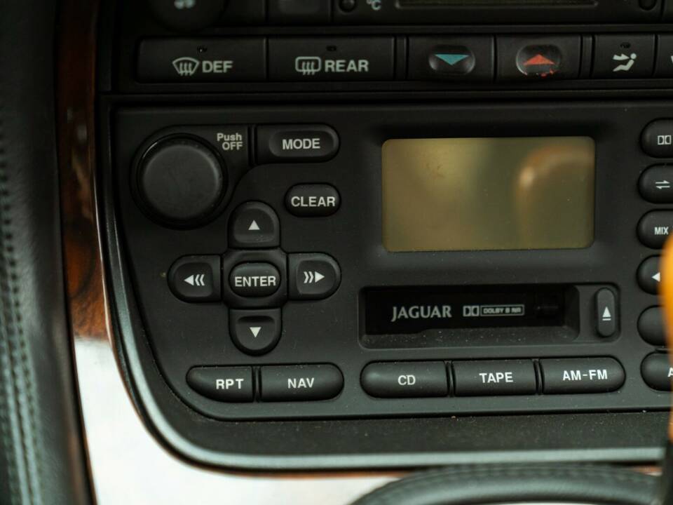 Image 37/50 de Jaguar XJR 4.0 (2000)
