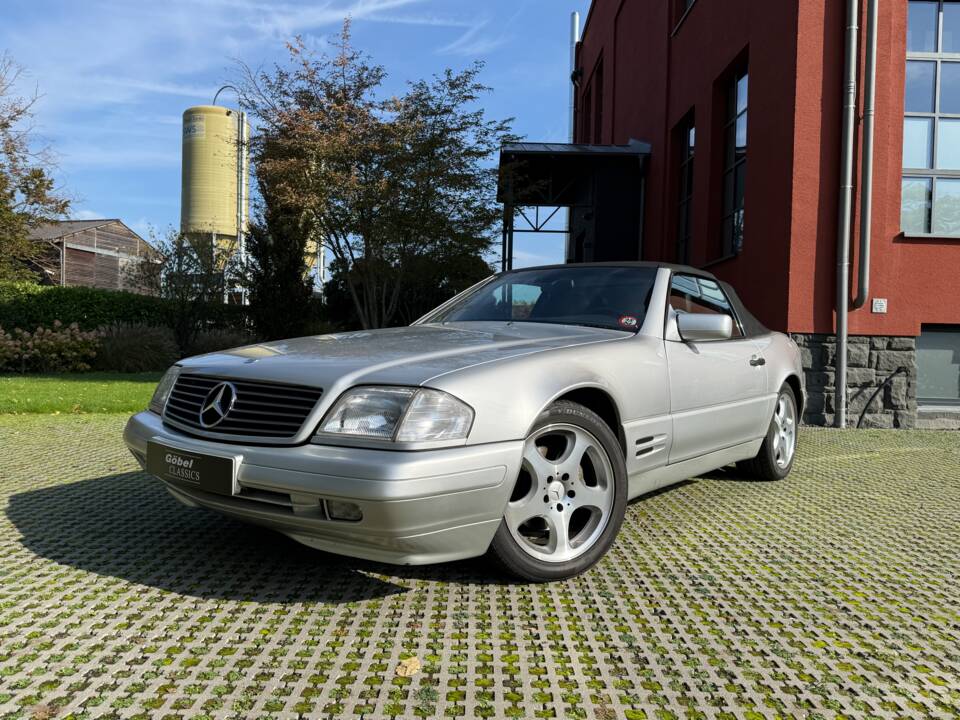 Image 2/29 de Mercedes-Benz SL 280 (1996)