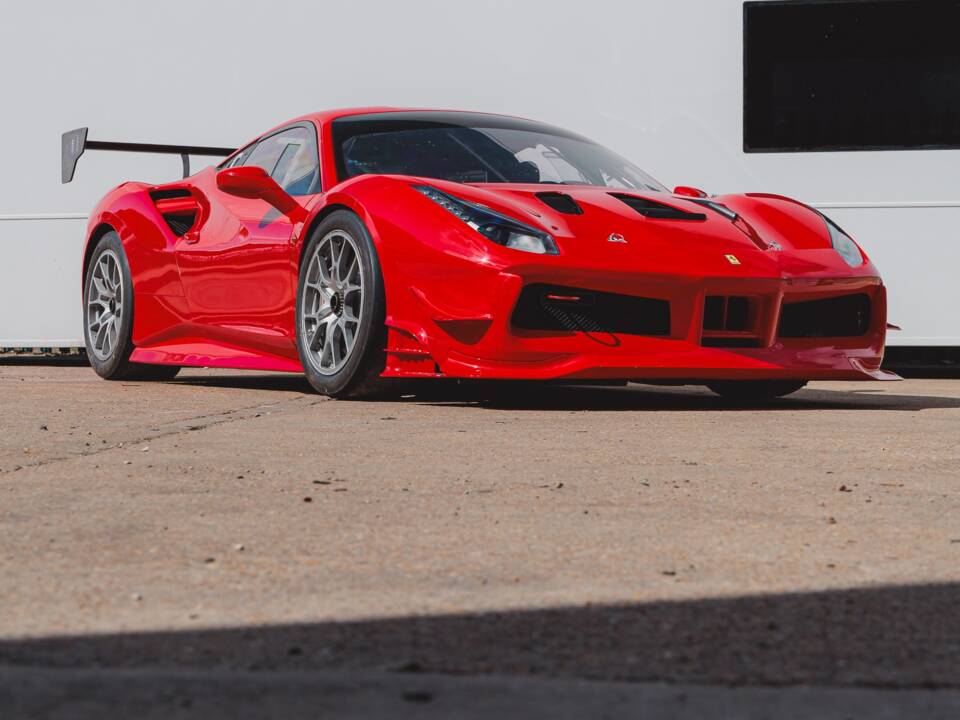 Bild 10/50 von Ferrari 488 Challenge (2017)
