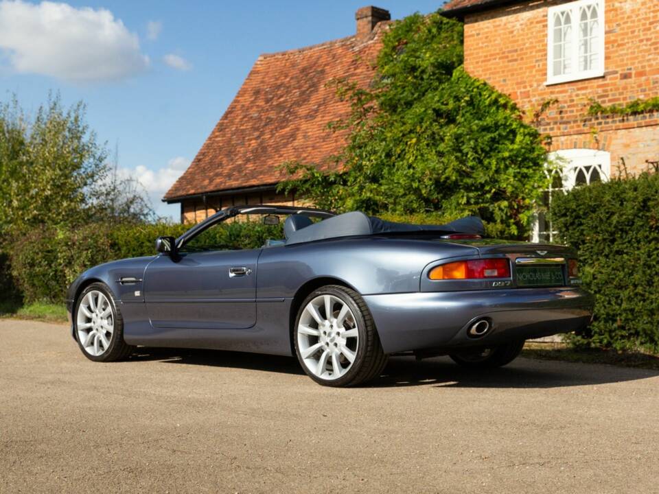 Image 3/50 de Aston Martin DB 7 Vantage Volante (2003)