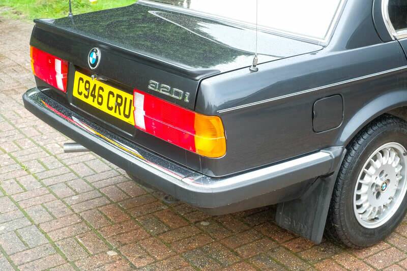 Immagine 32/50 di BMW 320i (1986)