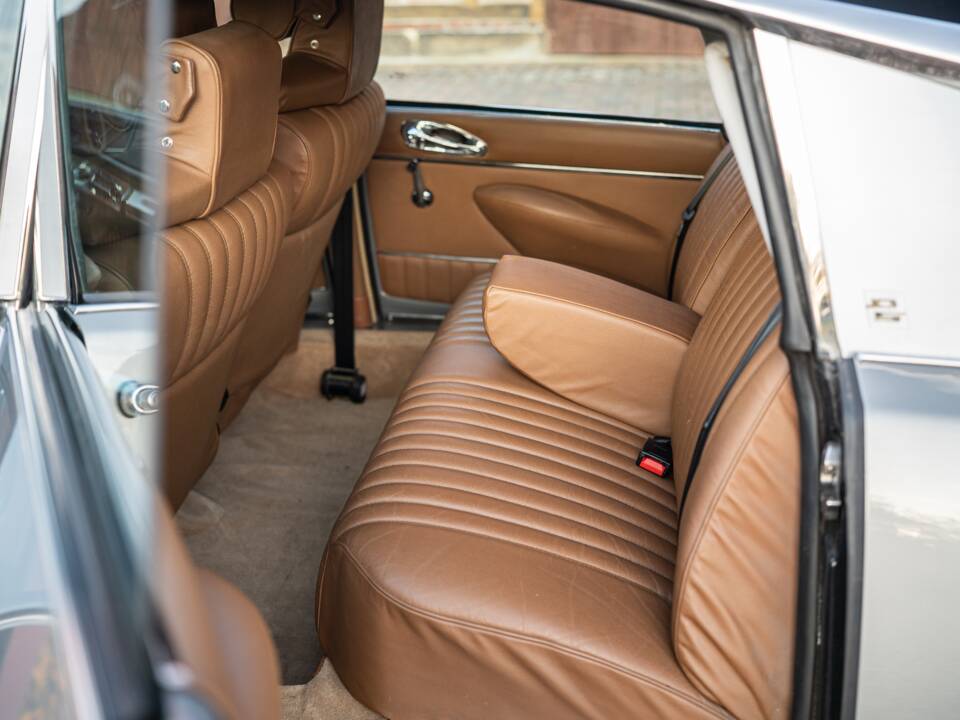 Image 43/44 of Citroën DS 21 (1968)