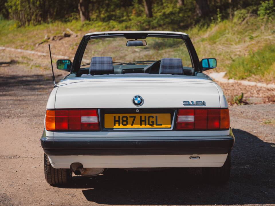 Bild 15/36 von BMW 318i (1991)