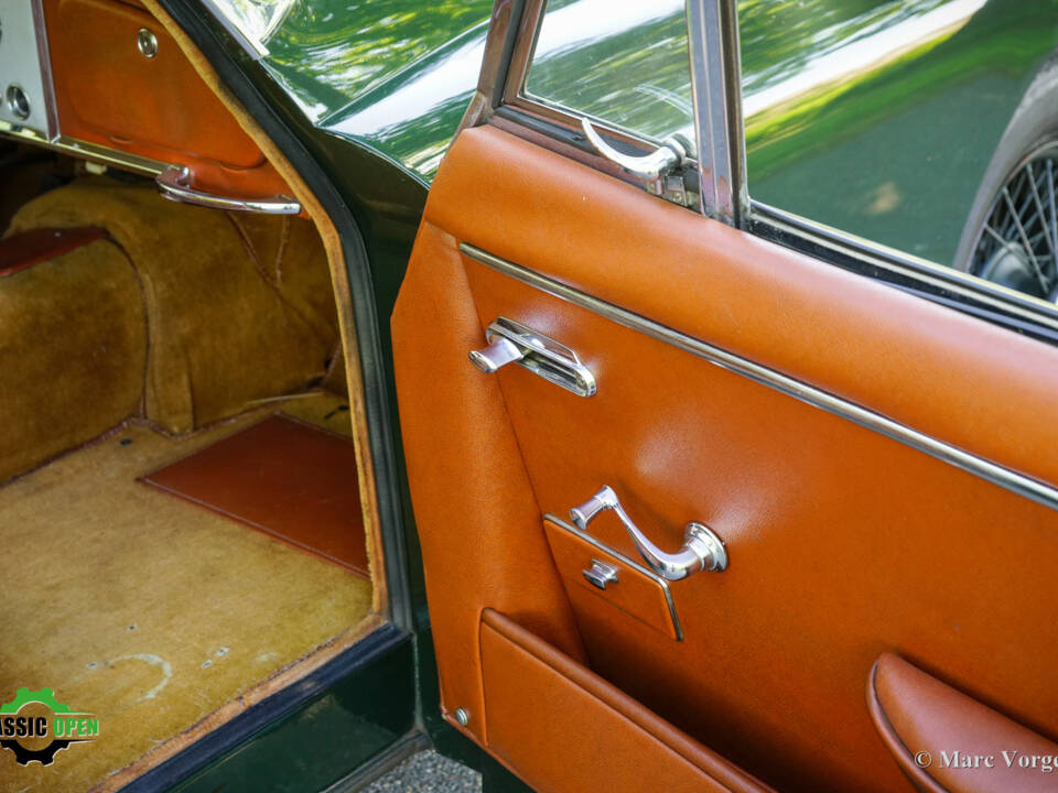 Image 14/53 of Jaguar XK 150 FHC (1958)