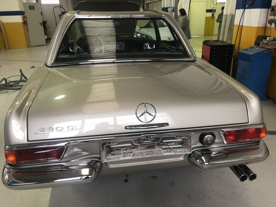 Image 15/29 of Mercedes-Benz 230 SL (1965)