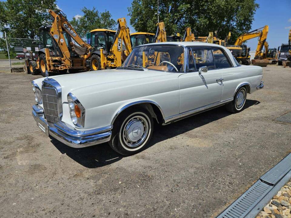 Image 3/8 of Mercedes-Benz 250 SE (1965)