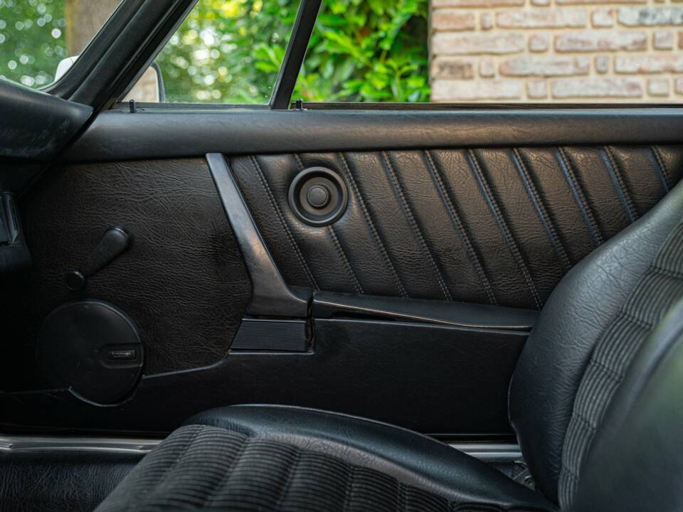 Image 32/50 de Porsche 911 SC 3.0 (1979)