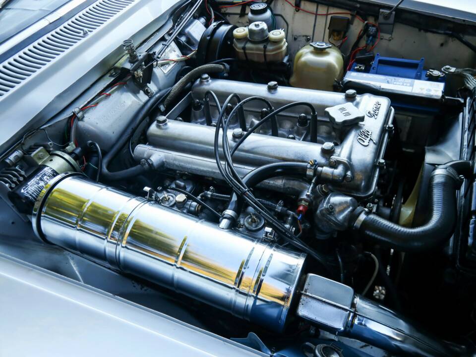 Image 34/50 of Alfa Romeo 1750 GT Veloce (1970)
