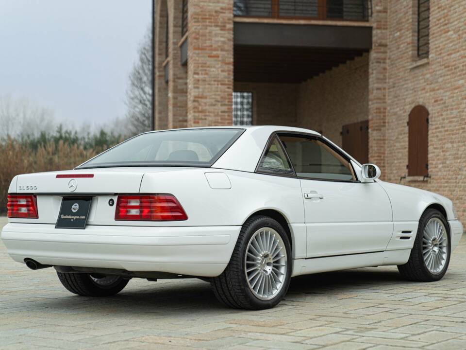 Image 7/50 of Mercedes-Benz SL 500 (1999)