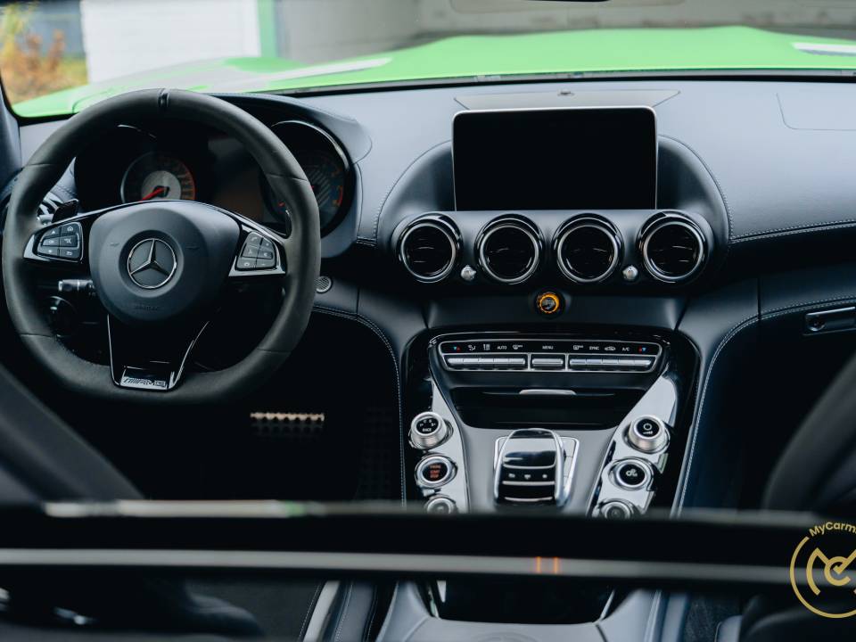 Image 14/20 of Mercedes-AMG GT-R (2018)