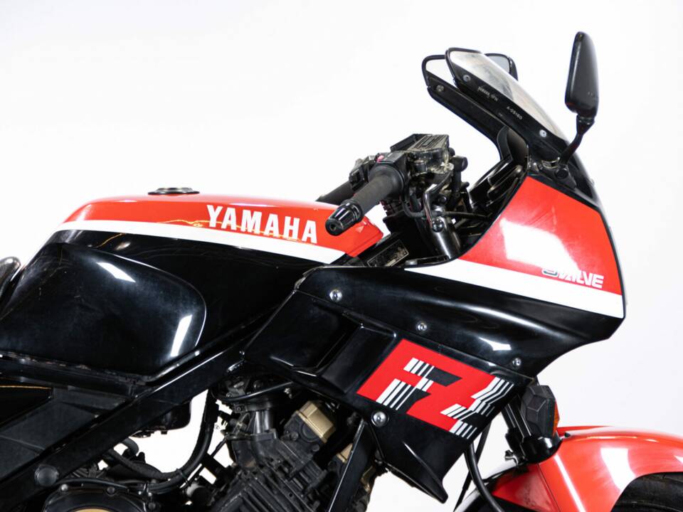 Image 33/50 of Yamaha FZ 750 (1986)