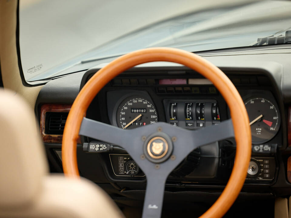 Image 26/37 of Jaguar XJ-S Convertible (1989)