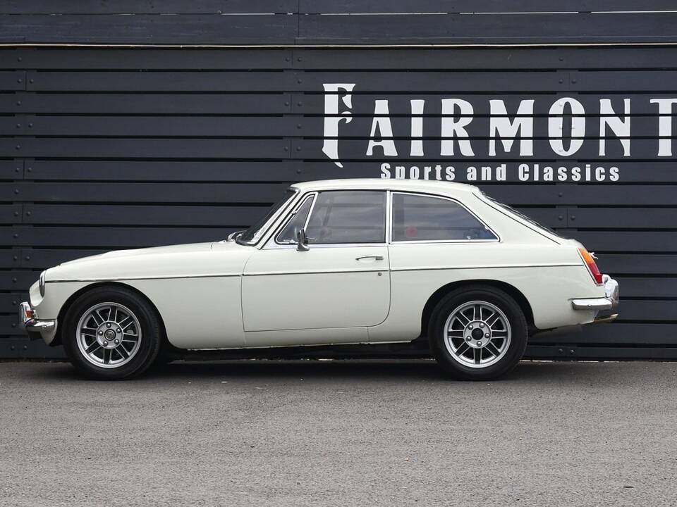 Immagine 7/36 di MG MGC GT (1969)