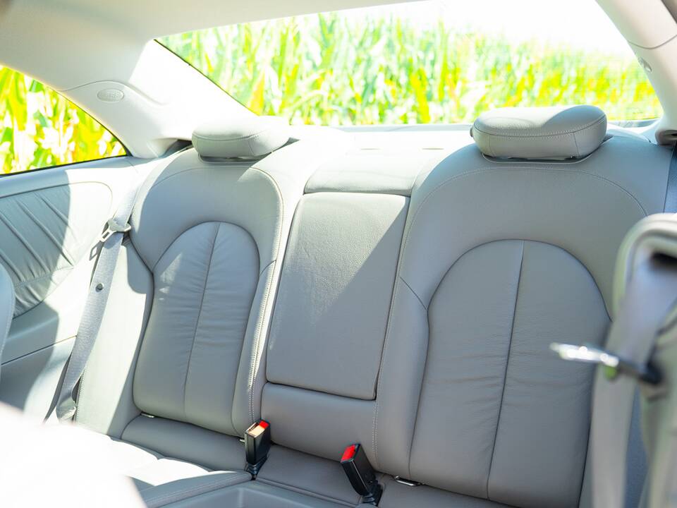 Image 42/49 of Mercedes-Benz CLK 280 (2006)